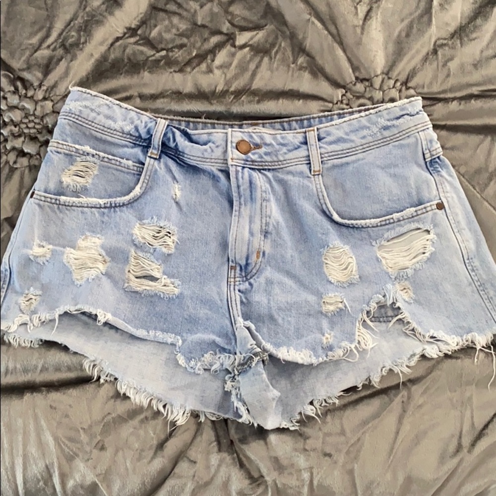 Zara mid rise denim shorts